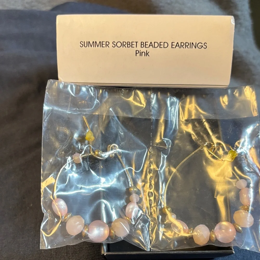 Monet necklace, 6 pairs of Avon earrings, and Avon pendant necklace. - Picture 9 of 10